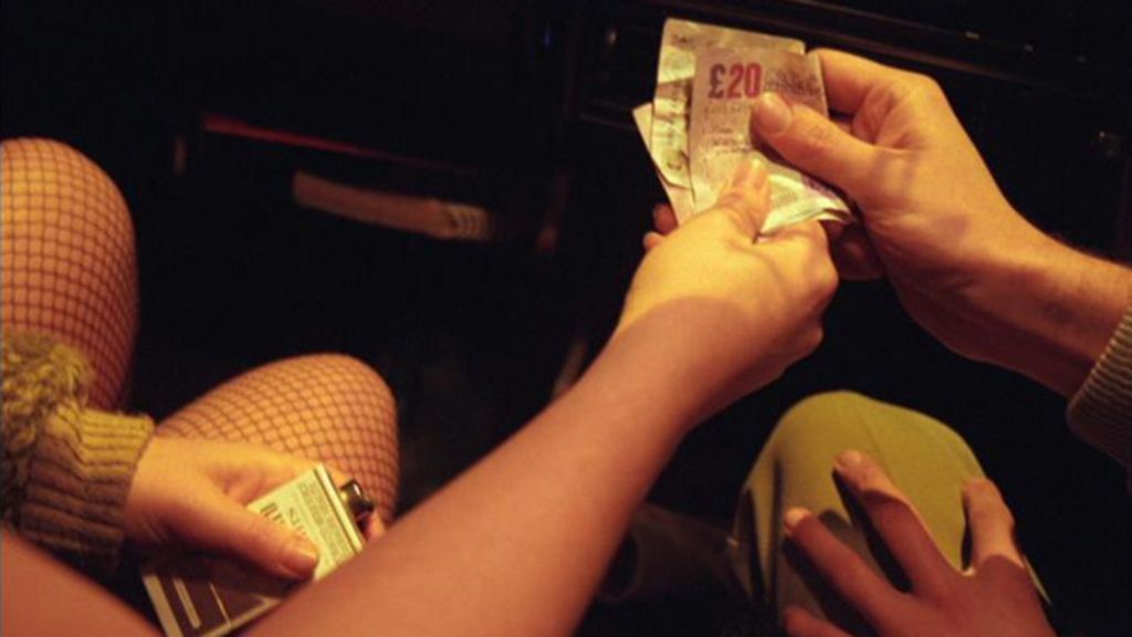 Молодые студентки решили подзаработать проституцией деньжат
